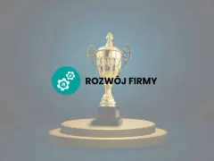 Złote trofeum na podium symbolizuje jubileusz 30 lat pracy i rozwój firmy.
